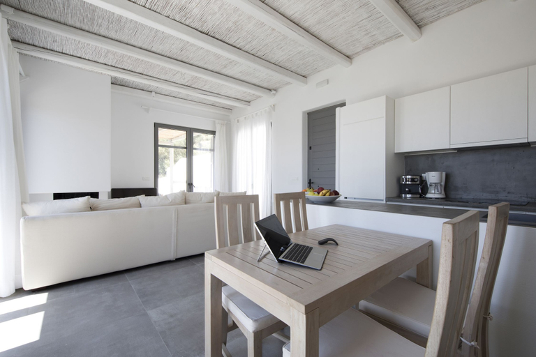 Others 5, Villa Nissos, Crete
