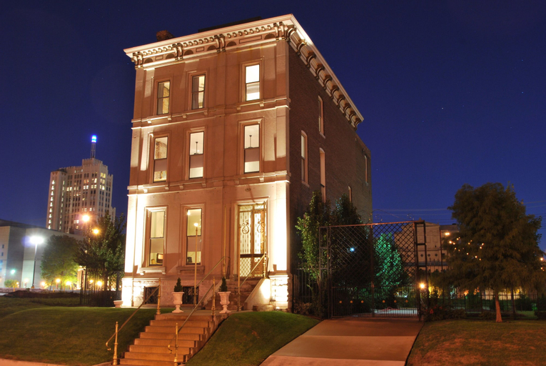 Grand Center Inn, Saint Louis