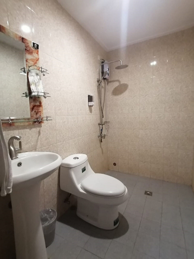 Bathroom, OYO 663 Paradise Apartelle Novaliches, Quezon City