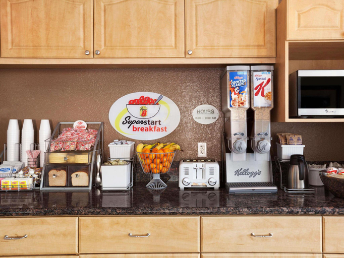 Food & Drinks 5, Super 8 By Wyndham Indio, Riverside