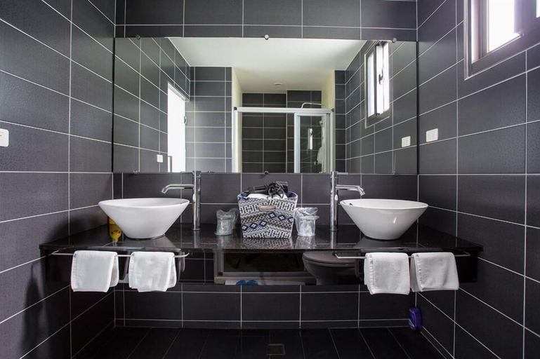Bathroom 4, Hsu One One B&B, Penghu