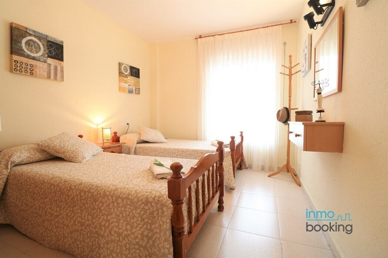 Bedroom 3, Olimar Apartments- InmoBooking, Tarragona