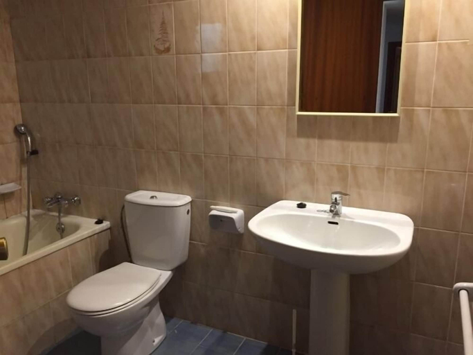Bathroom 4, Apartamentos La-Pineda-46, Girona