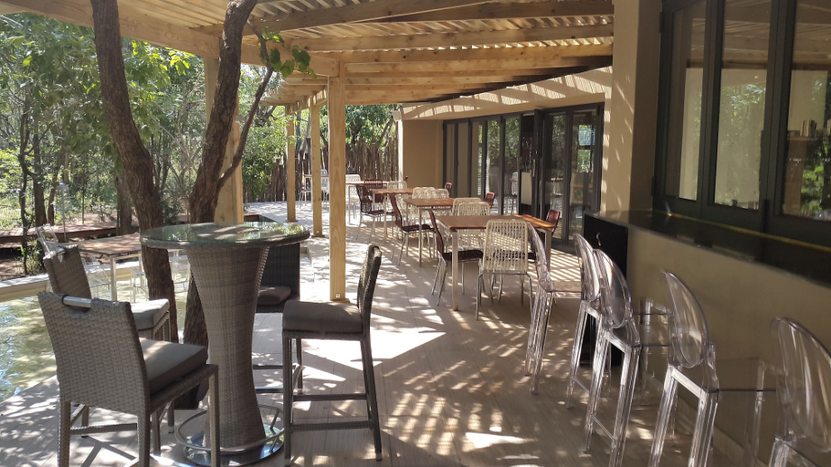 Food & Drinks 5, AM Lodge, Mopani