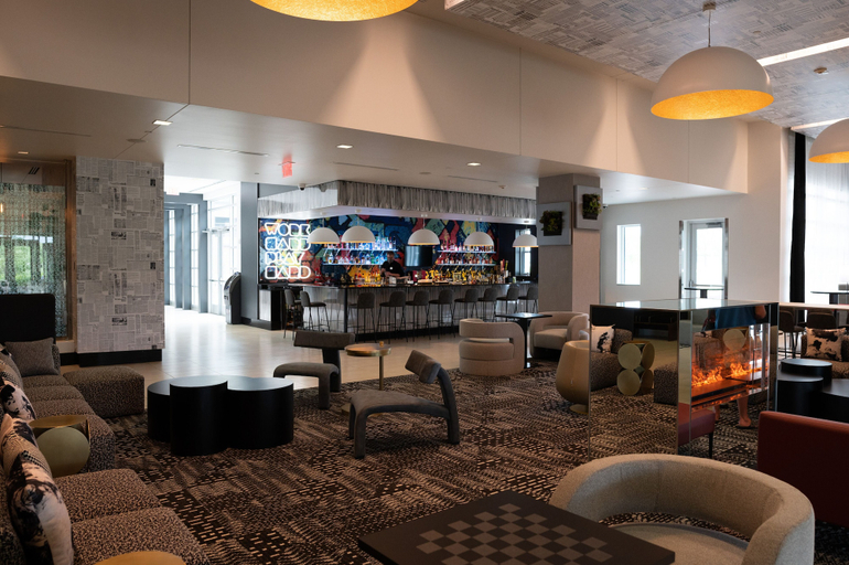 Food & Drinks 4, The Hotel at Kirkwood Center, Linn