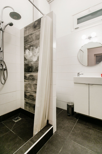 Bathroom, Nagy Diofa 18 Apartment I., Budapesti