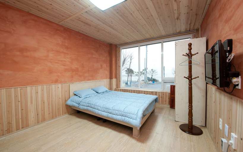 Bedroom 3, Sunrise Yeodaji Pension, Jangheung