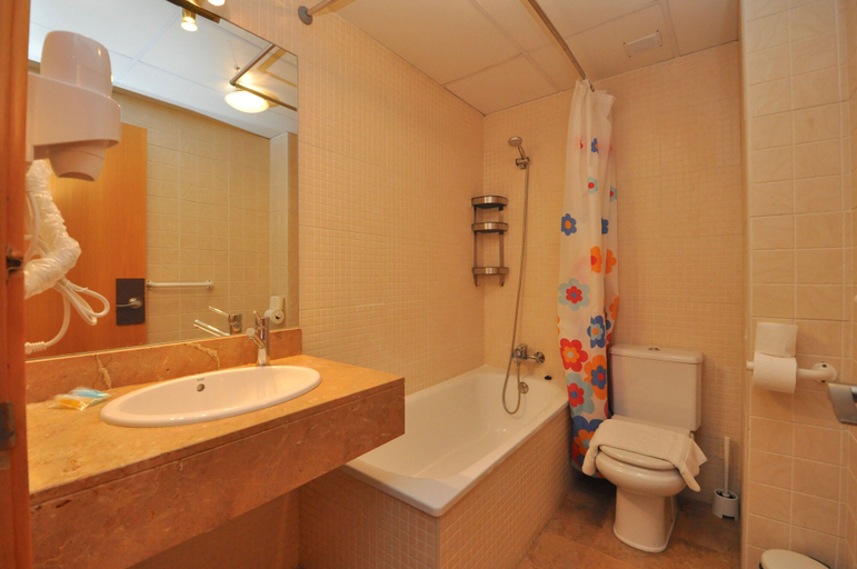 Bathroom 4, Apartment Tetiana Maripoza, Girona