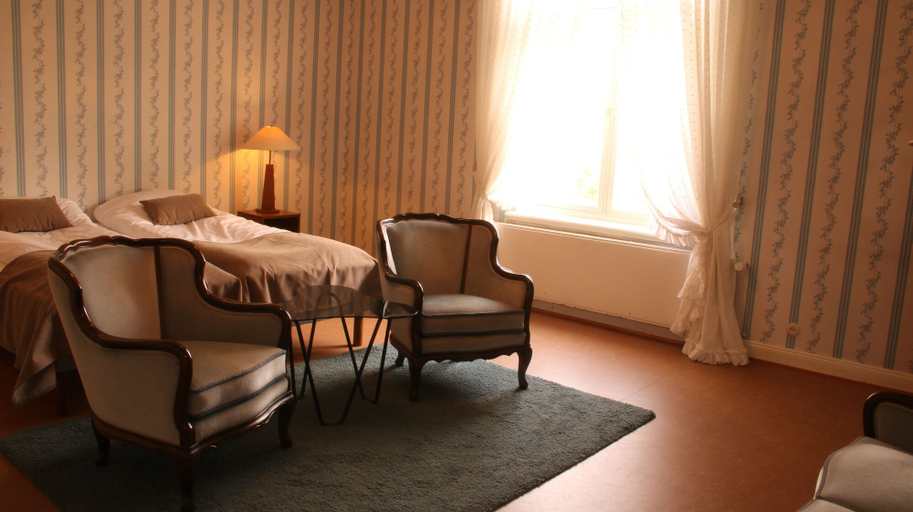 Bedroom 2, Kartanohotelli Karhulan Hovi, Kymenlaakso