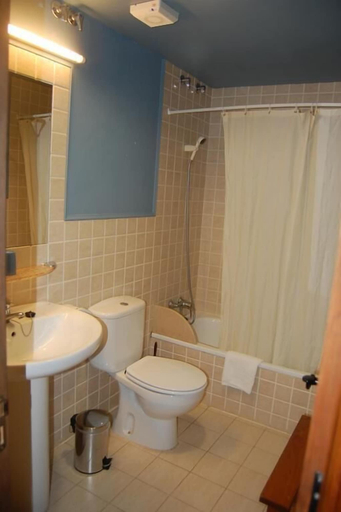 Bathroom, Casa de la Montaña, Asturias