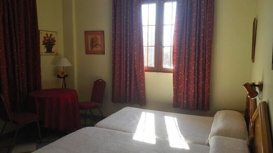 Bedroom 4, Hotel Restaurante Montserrat, Granada