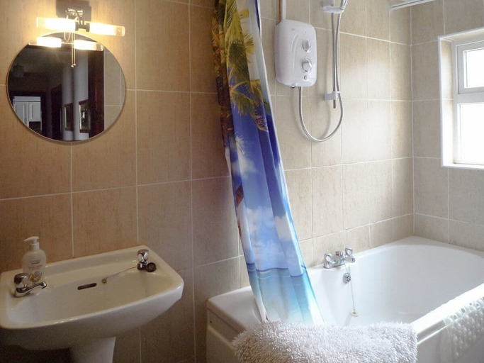 Bathroom, The Lodge Rossbeigh