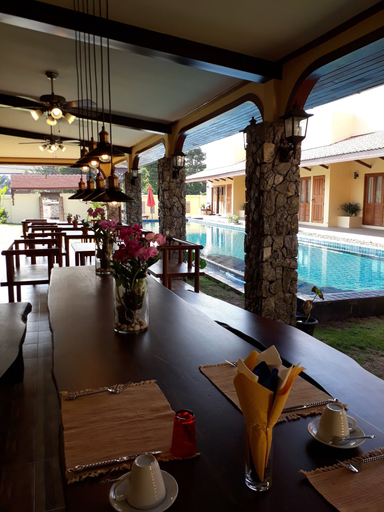 Food & Drinks, Taratai Villa, Bang Lamung