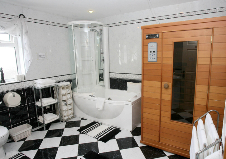 Bathroom, Teach na Coiribe