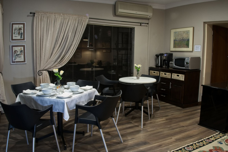 Others 1, Rest a While Guest House, City of Tshwane