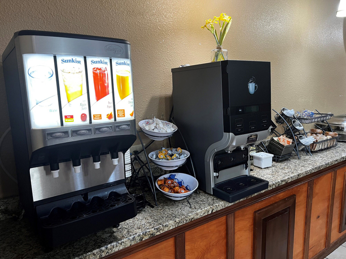 Food & Drinks 5, Baymont by Wyndham Cuero, Dewitt