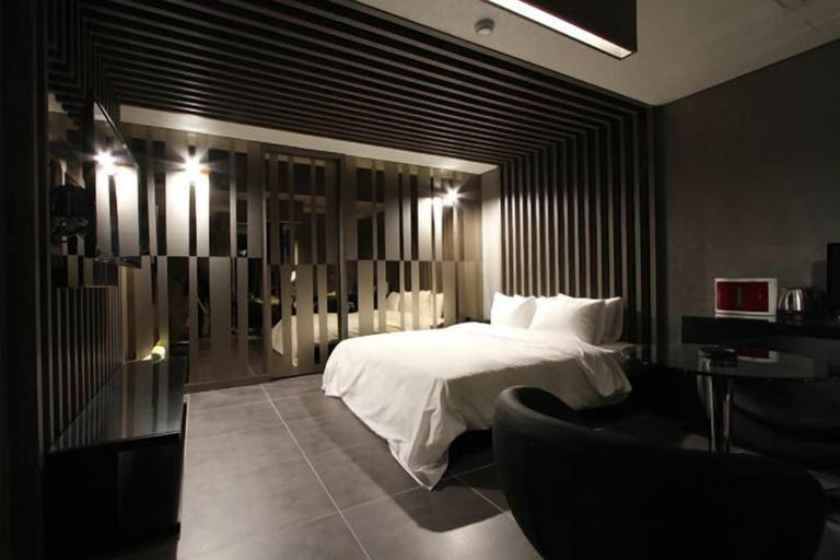 Bedroom 4, Valentine Hotel, Goyang