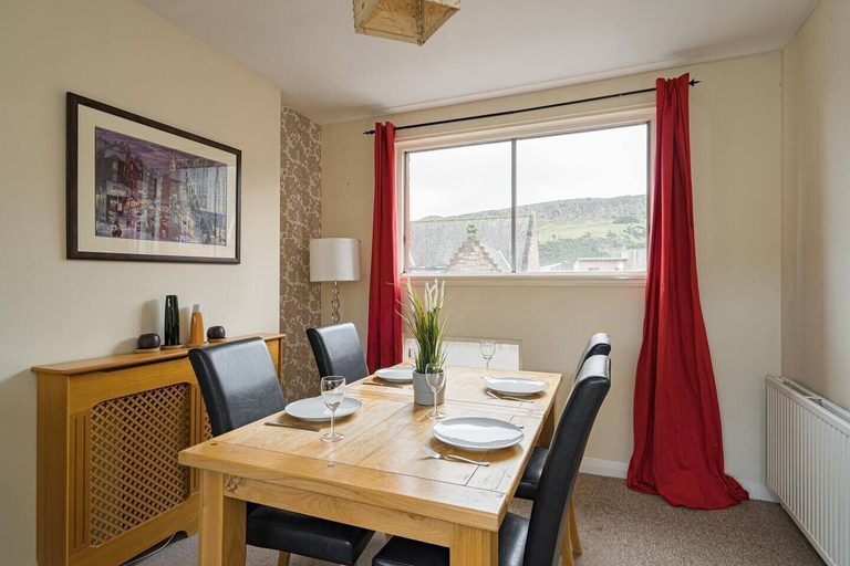 Others 4, Royal Mile 2BR Apartment Private Balcony, Edinburgh