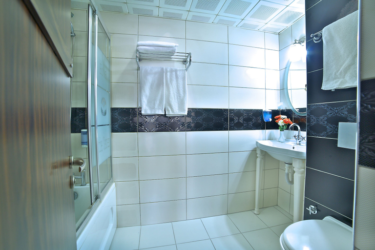 Bathroom 5, The Center Hotel, Fatih