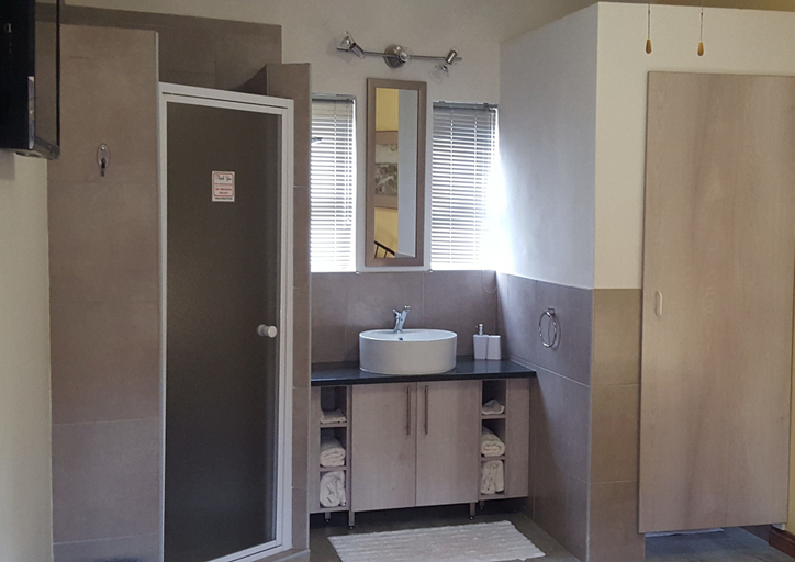 Bathroom 5, Rest a While Guest House, City of Tshwane
