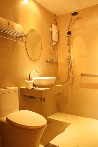 Bathroom 4, Swagman Hotel, Manila City