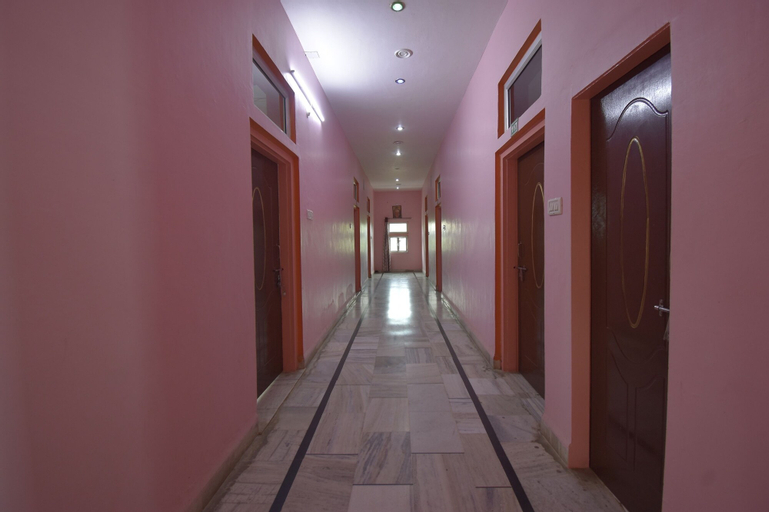 Public Area 3, OYO 47389 Hotel Sun N Star, Bharatpur