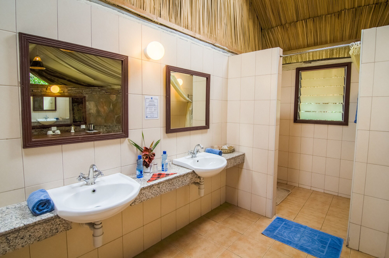 Bathroom 4, Sentrim Mara Game Lodge, Narok West