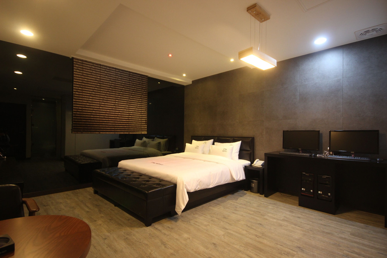 Bedroom 2, H Moment Hotel in Yangsan, Yangsan