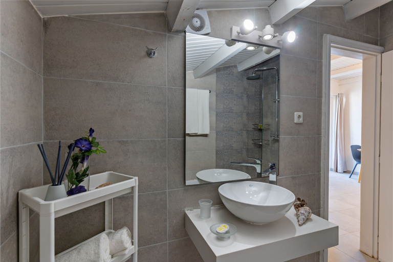 Bathroom 4, Castello Apartments, Crete