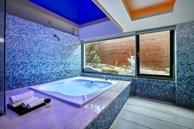 Sport & Beauty 5, Gold Motel, Changhua