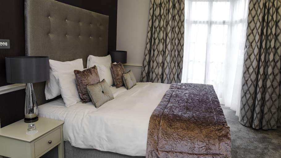 Bedroom 2, Queens Court Hotel, Devon