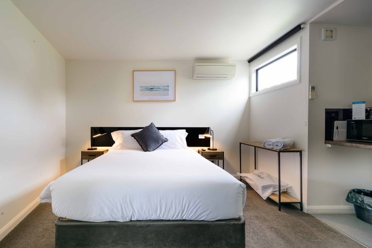 Bedroom 3, Georges Bay Apartments, Break O'Day