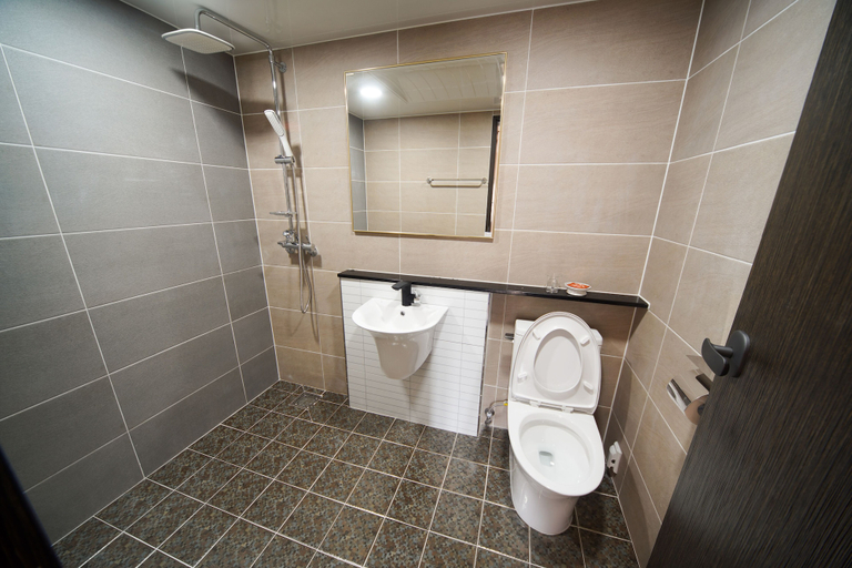 Bathroom 3, Naganjae, Gyeongju