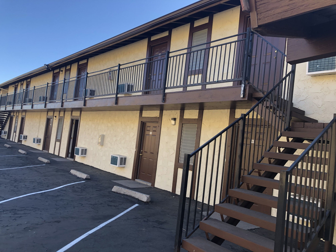 Exterior & Views 2, Golden Hills Motel, Kern