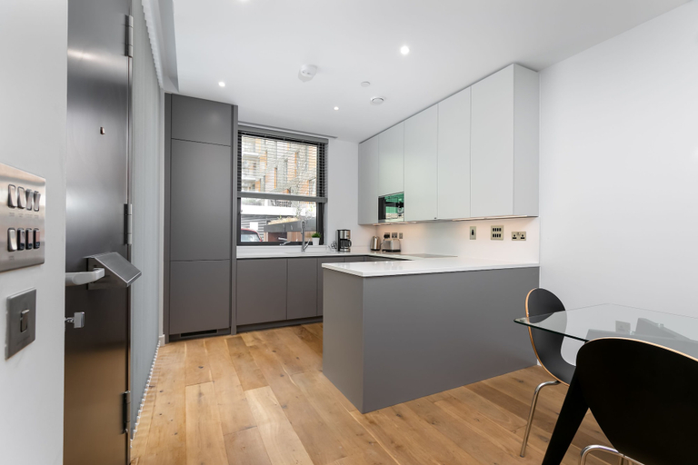 Others 4, Modern Townhouse Near 02 Arena & Excel, London