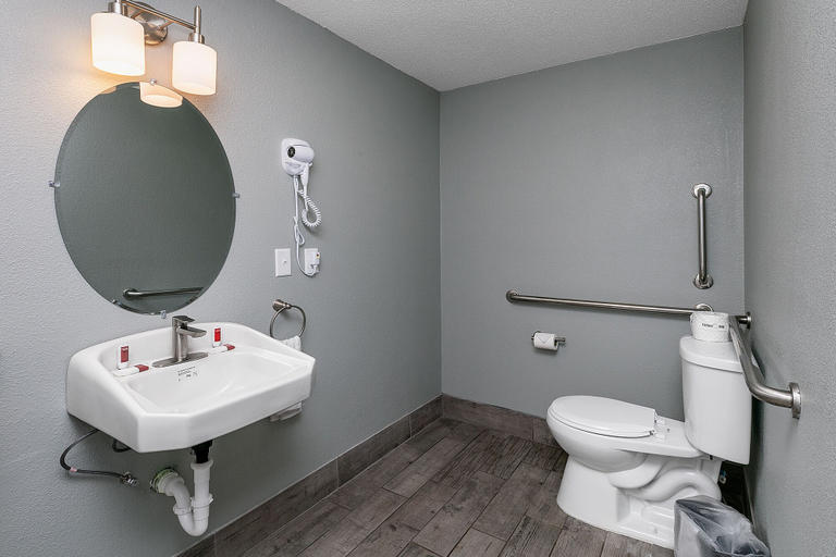 Bathroom 3, Gatlinburg Mountain Inn, Sevier
