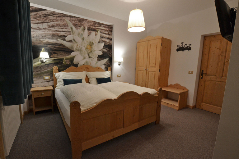 Bedroom 3, Albergo Majorka, Trento
