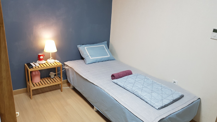 Bedroom 2, Buzz Guest House - Hostel, Jung