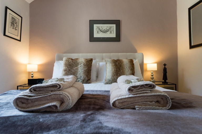 Bedroom 2, Stunning 2 Bed Cottage in Fordwells, Oxfordshire