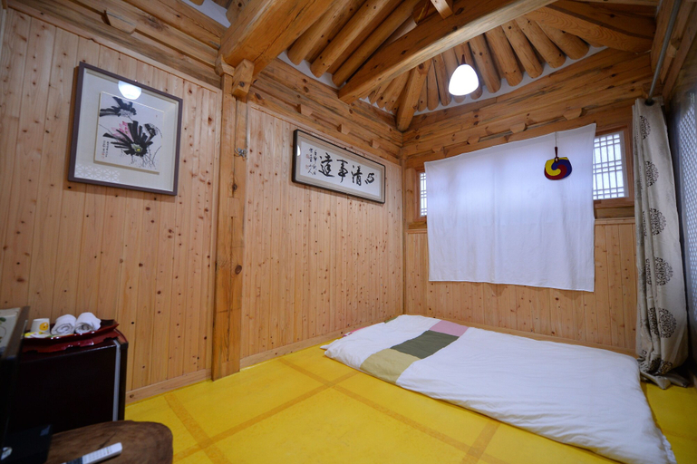 Bedroom 2, Jeonju Geune, Jeonju