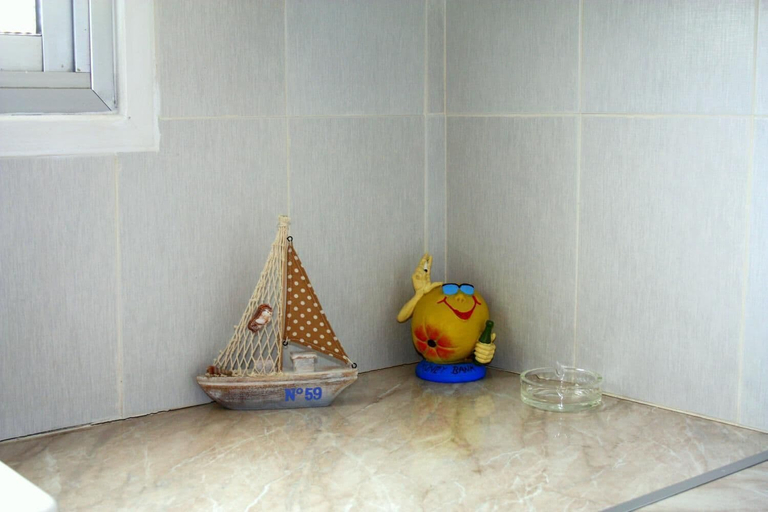 Bathroom 4, Blue Coast