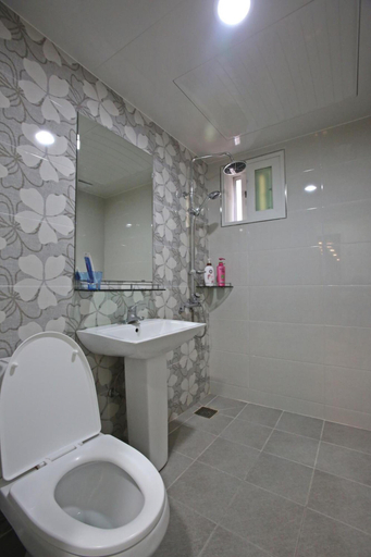 Bathroom 5, Champion Hotel Jeju, Jeju
