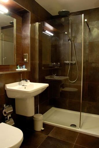 Bathroom, Kveldsro Hotel, Shetland Islands