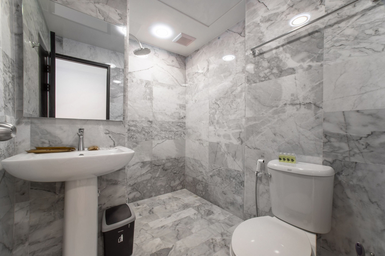 Bathroom 4, Naiharn Sea Apartment, Phuket Island