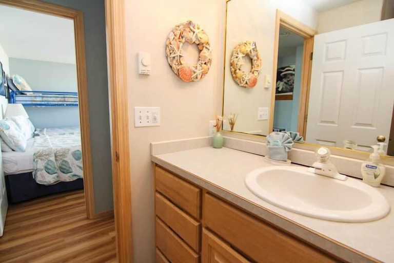 Bathroom 4, Ocean Waves 1, Tillamook