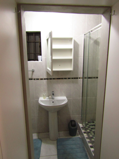Bathroom 3, Yolonwabo bed and breakfast, Buffalo City