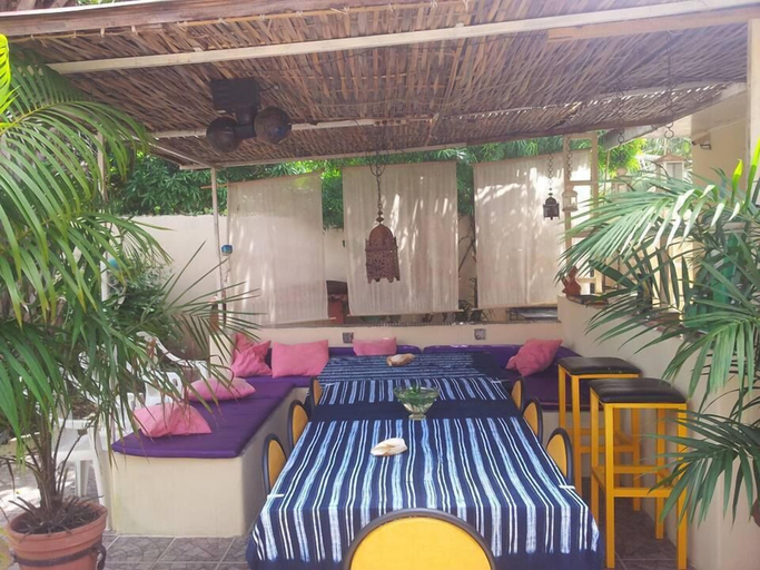Others 4, A La Casa, Kombo Saint Mary