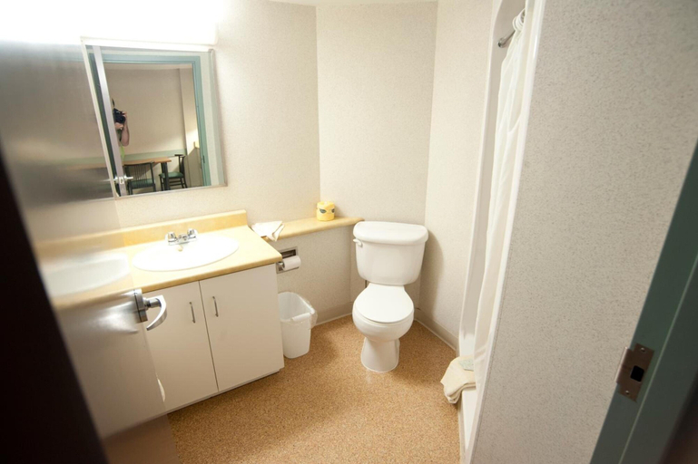Bathroom 4, Residence & Conference Centre - Barrie, Simcoe