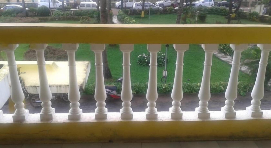 Exterior & Views 9