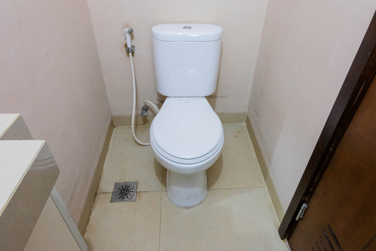 Bathroom 5, Modern Comfy Studio Apartment at U Residence, Tangerang